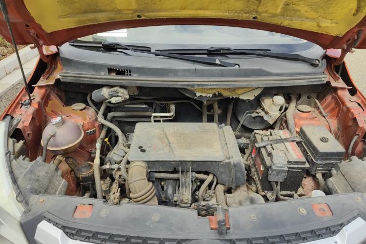 Used Jinbei 750 2015 1.5L Comfort Model Engine Bay