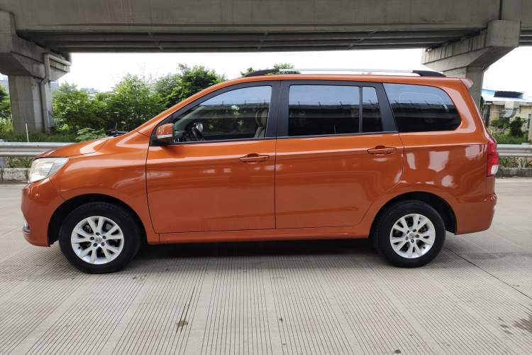 Used Jinbei 750 2015 1.5L Luxury Model Exterior 3