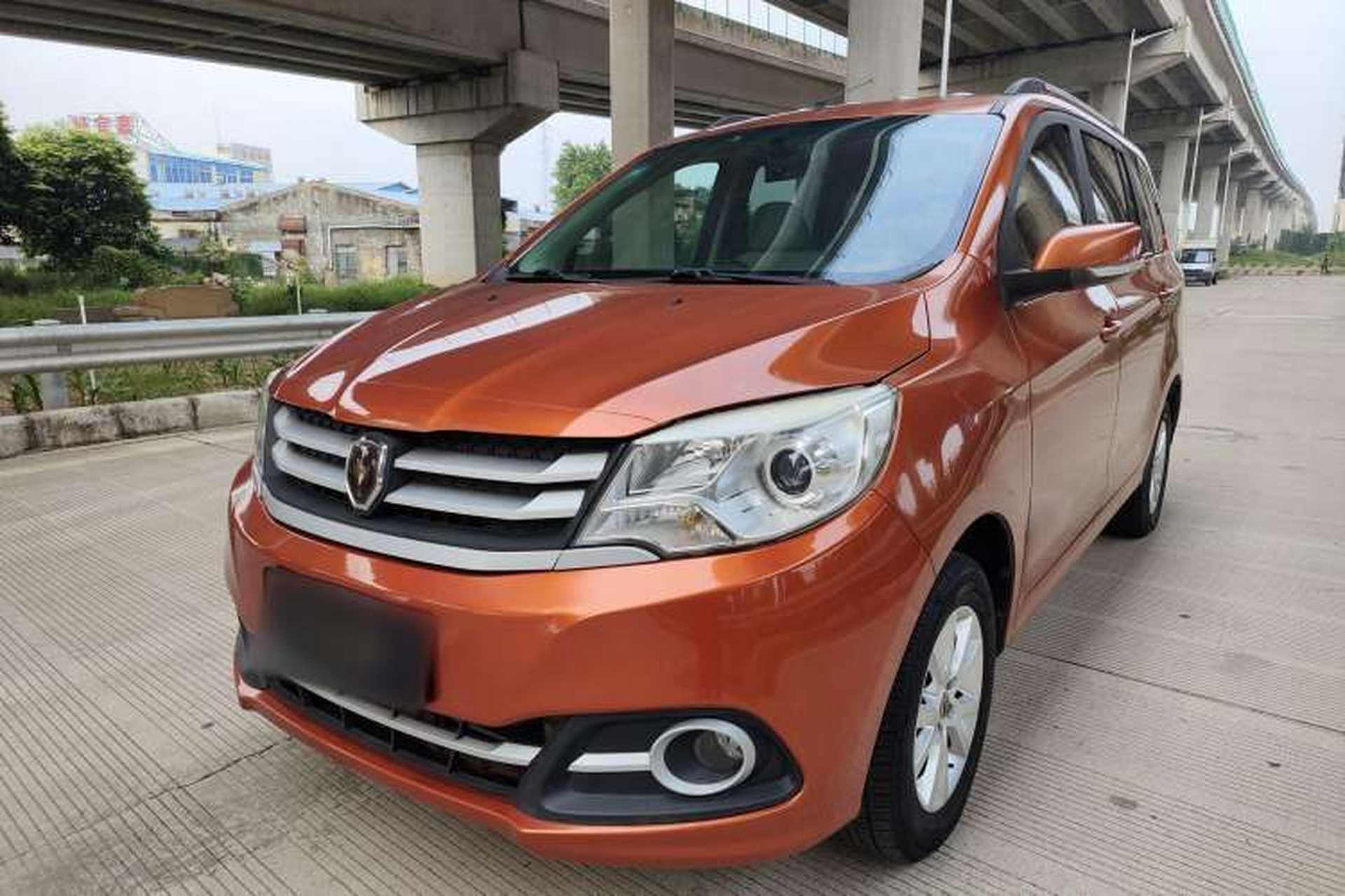 Used Jinbei 750 2015 1.5L Luxury Model Front Left 45 Deg