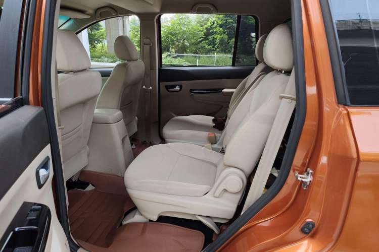 Used Jinbei 750 2015 1.5L Luxury Model Interior 4