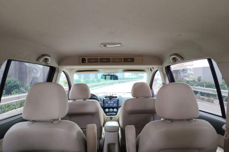 Used Jinbei 750 2015 1.5L Luxury Model Interior 5