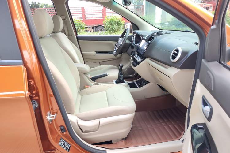 Used Jinbei 750 2015 1.5L Luxury Model Interior 6