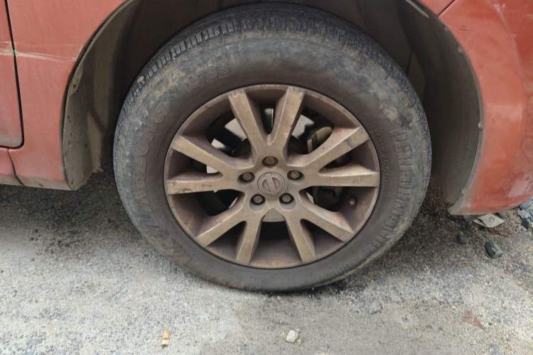 Used Jinbei 750 2015 1.5L Flagship Model Right Front Wheel Hub