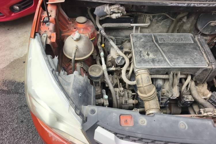 Used Jinbei 750 2015 1.5L Luxury Model Engine Bay Right