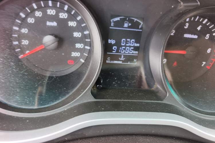 Used Jinbei 750 2015 1.5L Luxury Model Odometer Close Up