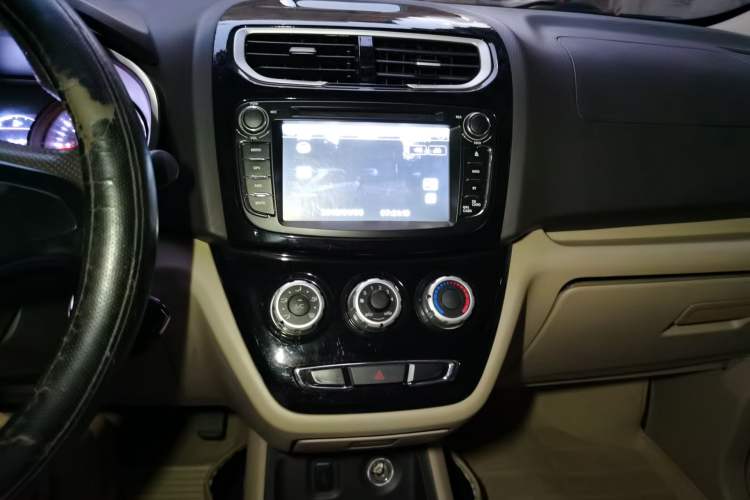Used Jinbei 750 2015 1.5L Luxury Model Audio And AC Panel