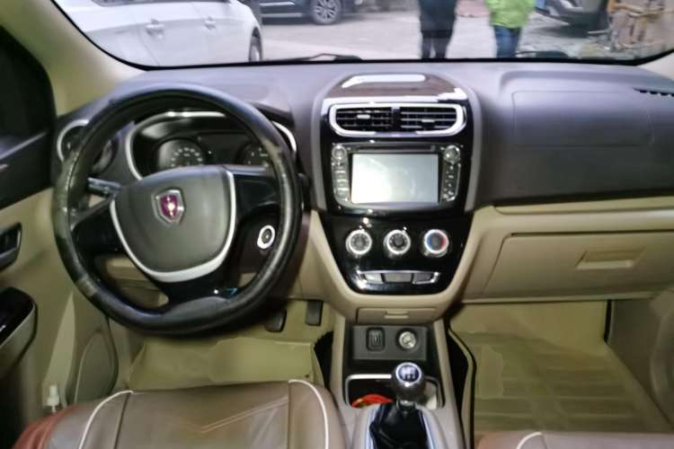 Used Jinbei 750 2015 1.5L Luxury Model Center Console