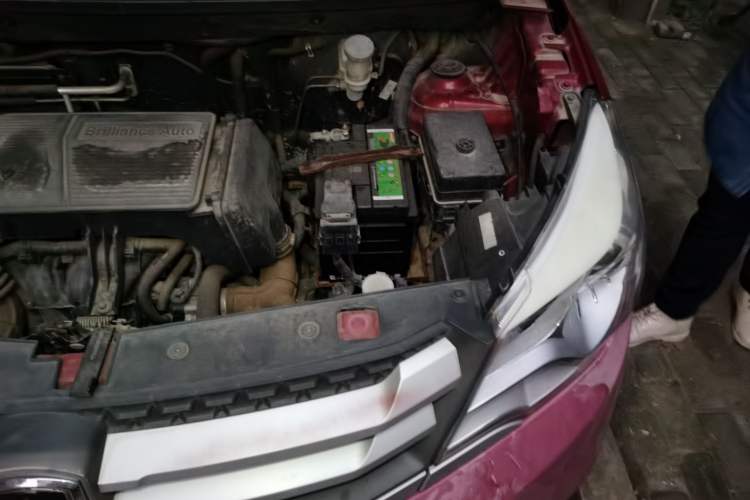 Used Jinbei 750 2015 1.5L Luxury Model Engine Bay Left