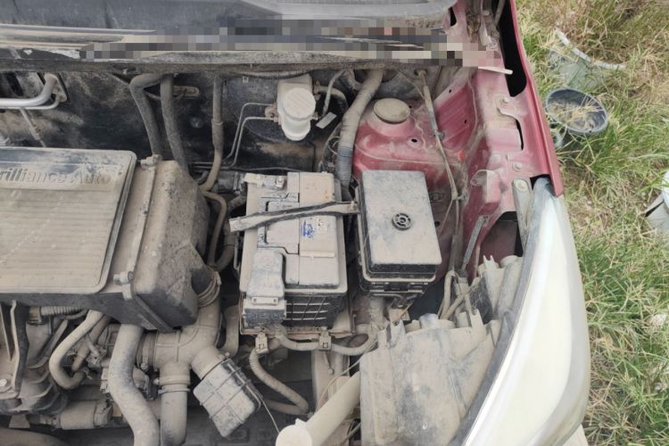 Used Jinbei 750 2015 1.5L Comfort Model Engine Bay Left