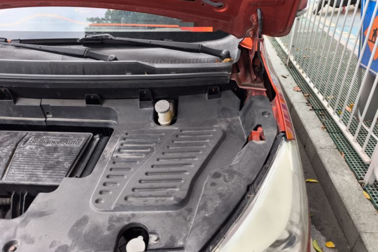 Used Jinbei 750 2015 1.5L Comfort Model Engine Bay Left