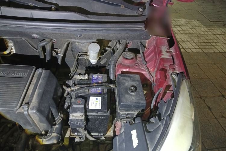 Used Jinbei 750 2015 1.5L Luxury Model Engine Bay Left