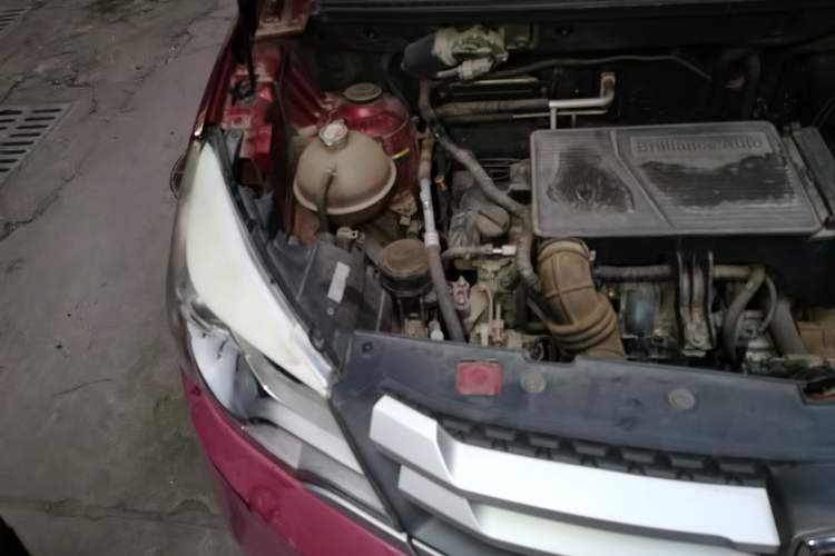 Used Jinbei 750 2015 1.5L Luxury Model Engine Bay Right