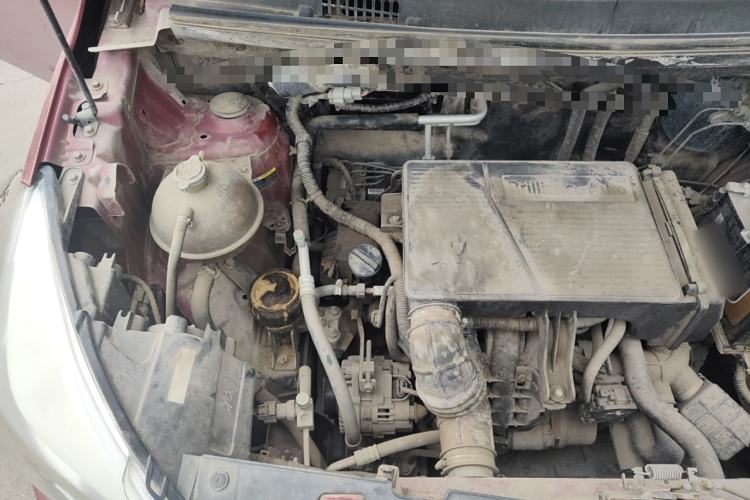 Used Jinbei 750 2015 1.5L Comfort Model Engine Bay Right
