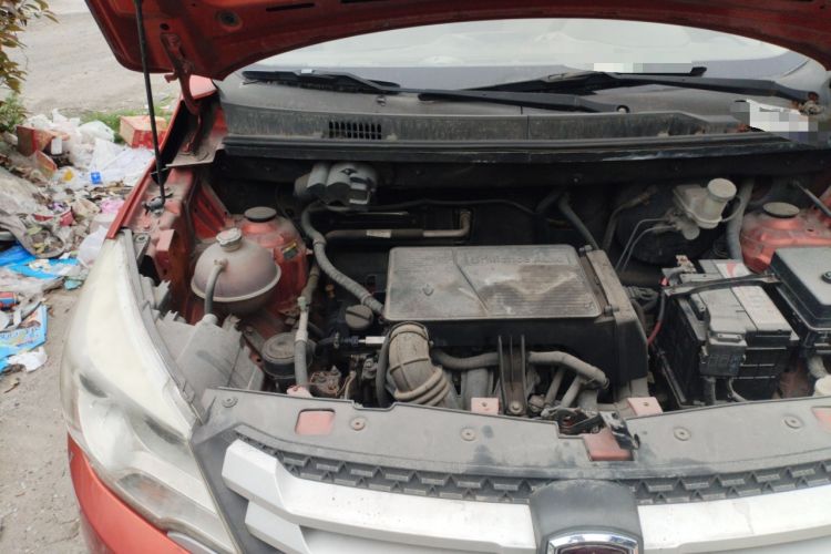 Used Jinbei 750 2015 1.5L Comfort Model Engine Bay Right
