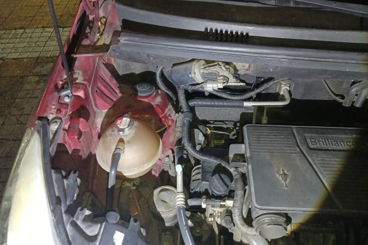Used Jinbei 750 2015 1.5L Luxury Model Engine Bay Right