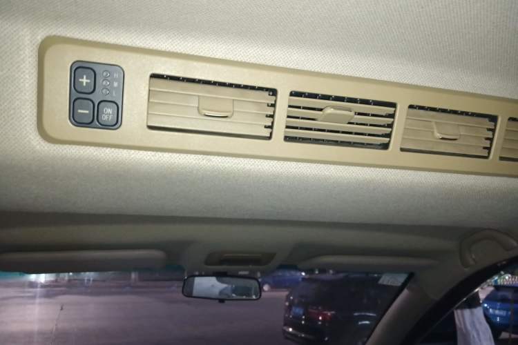Used Jinbei 750 2015 1.5L Luxury Model Headliner