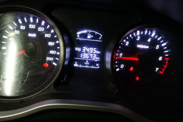 Used Jinbei 750 2015 1.5L Luxury Model Odometer Close Up