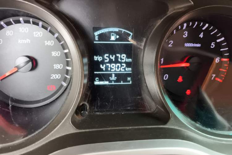 Used Jinbei 750 2015 1.5L Comfort Model Odometer Close Up