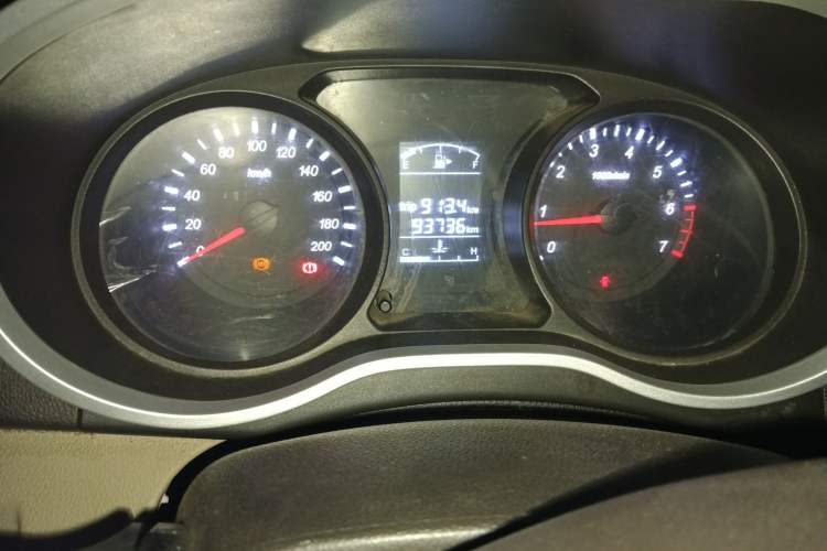 Used Jinbei 750 2015 1.5L Luxury Model Odometer Close Up