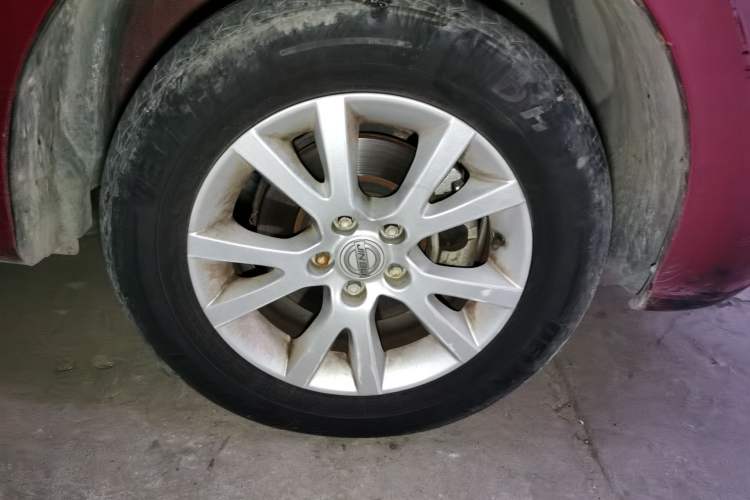 Used Jinbei 750 2015 1.5L Luxury Model Right Front Wheel Hub