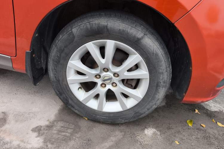 Used Jinbei 750 2015 1.5L Comfort Model Right Front Wheel Hub