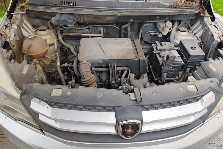 Used Jinbei 750 2015 1.5L Luxury Model Engine Bay