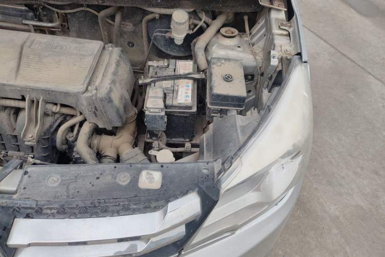 Used Jinbei 750 2015 1.5L Luxury Model Engine Bay Left