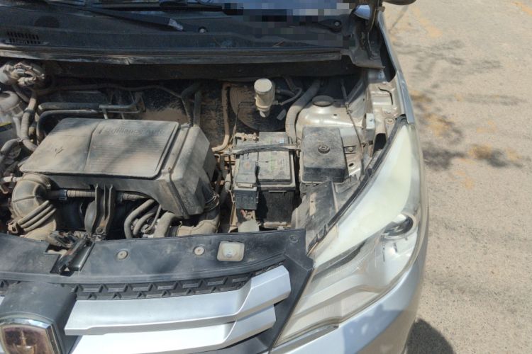 Used Jinbei 750 2015 1.5L Luxury Model Engine Bay Left