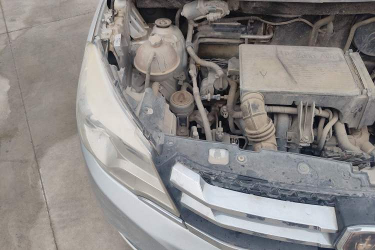 Used Jinbei 750 2015 1.5L Luxury Model Engine Bay Right