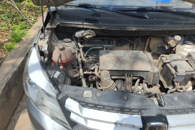 Used Jinbei 750 2015 1.5L Luxury Model Engine Bay Right