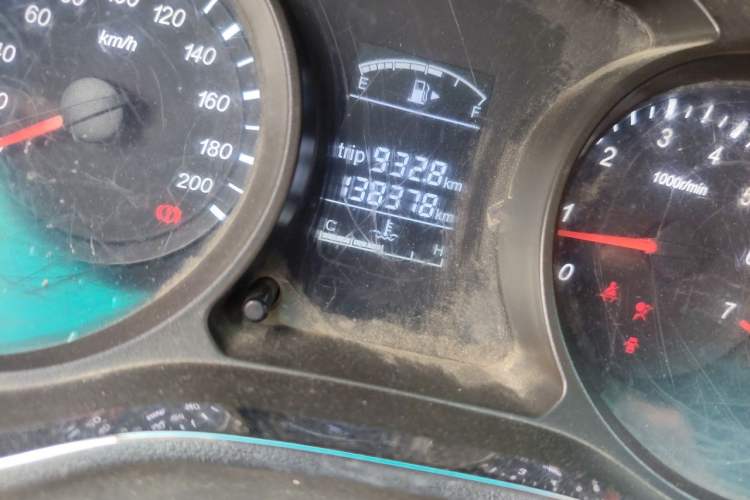 Used Jinbei 750 2015 1.5L Luxury Model Odometer Close Up