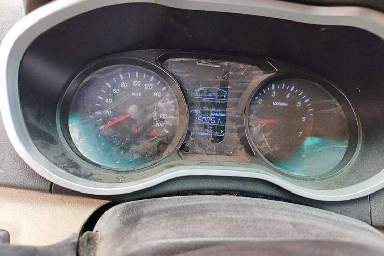 Used Jinbei 750 2015 1.5L Luxury Model Odometer Close Up