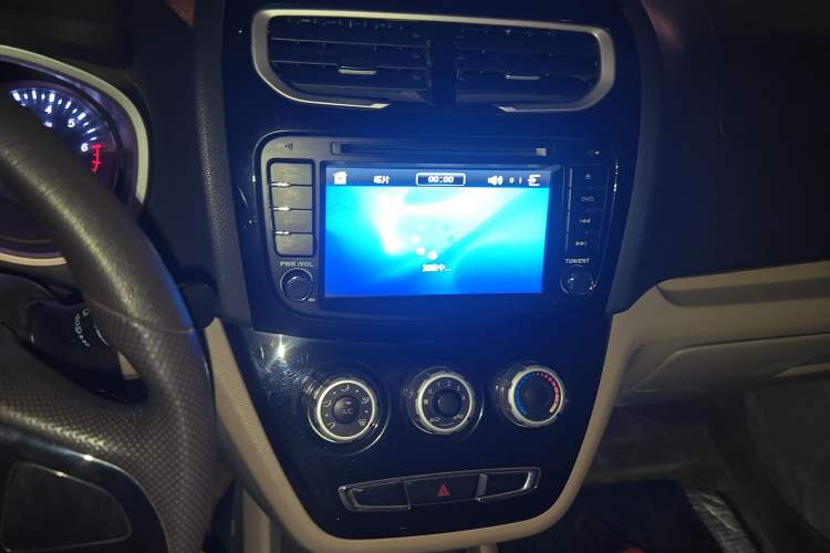 Used Jinbei 750 2015 1.5L Luxury Model Audio And AC Panel