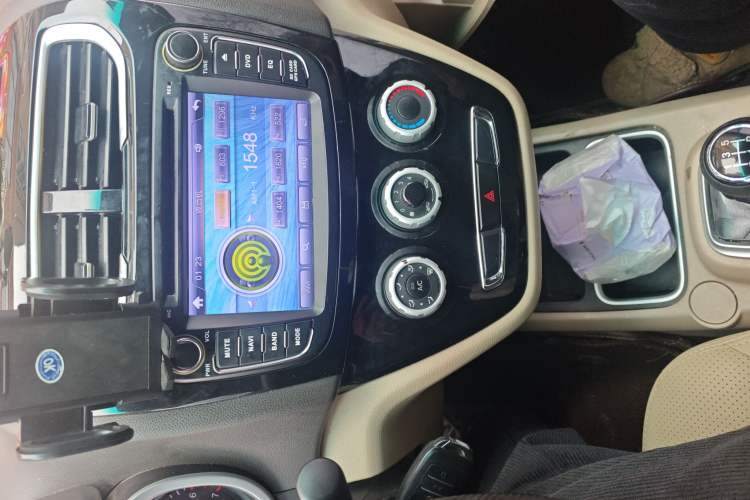 Used Jinbei 750 2015 1.5L Luxury Model Audio And AC Panel