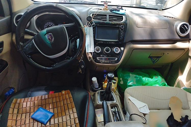 Used Jinbei 750 2015 1.5L Luxury Model Center Console