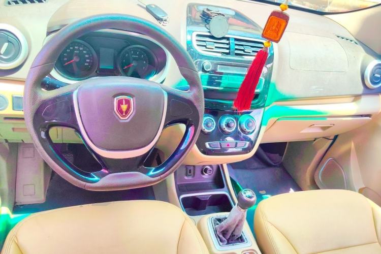 Used Jinbei 750 2015 1.5L Comfort Model Center Console