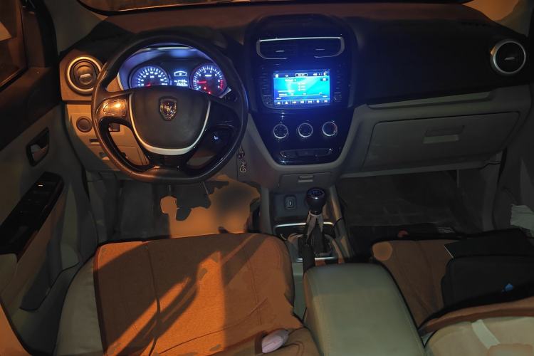 Used Jinbei 750 2015 1.5L Luxury Model Center Console