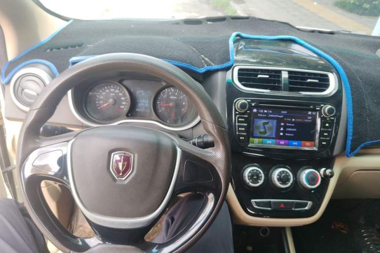 Used Jinbei 750 2015 1.5L Luxury Model Center Console