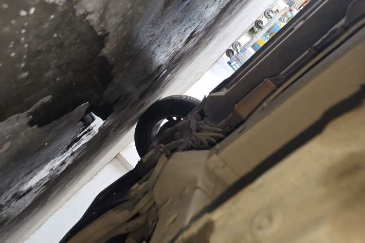 Used Jinbei 750 2015 1.5L Luxury Model Chassis Front Right