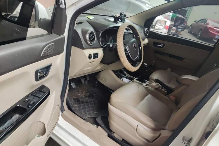 Used Jinbei 750 2015 1.5L Flagship Model Driver Seat