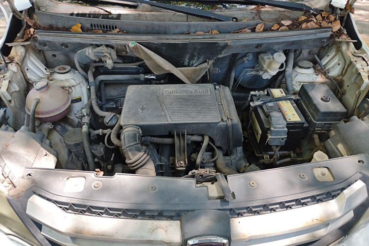 Used Jinbei 750 2015 1.5L Luxury Model Engine Bay