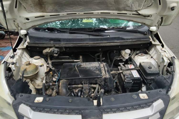 Used Jinbei 750 2015 1.5L Comfort Model Engine Bay