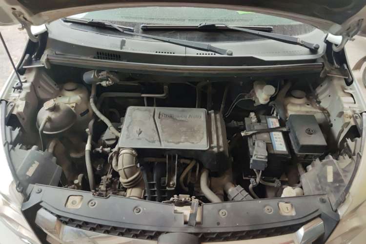 Used Jinbei 750 2015 1.5L Flagship Model Engine Bay