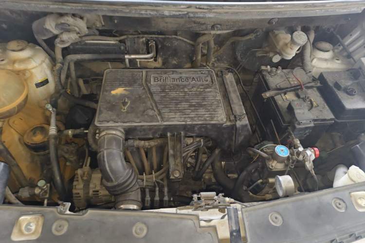 Used Jinbei 750 2015 1.5L Luxury Model Engine Bay