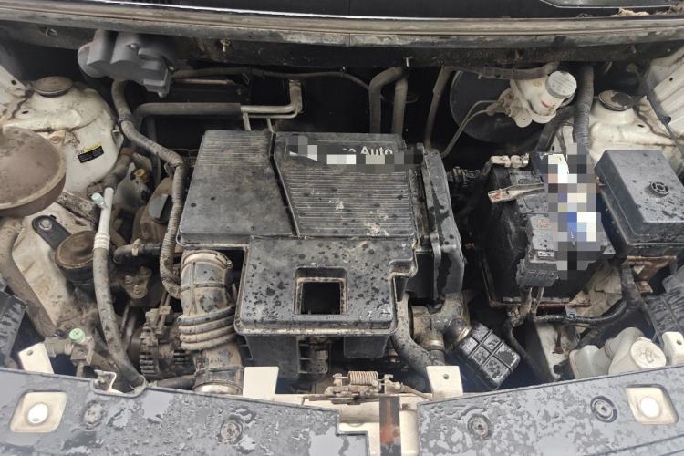 Used Jinbei 750 2015 1.5L Comfort Model Engine Bay