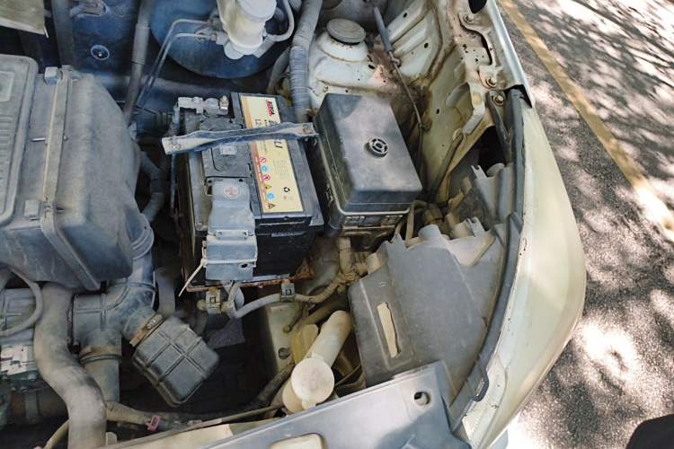 Used Jinbei 750 2015 1.5L Luxury Model Engine Bay Left