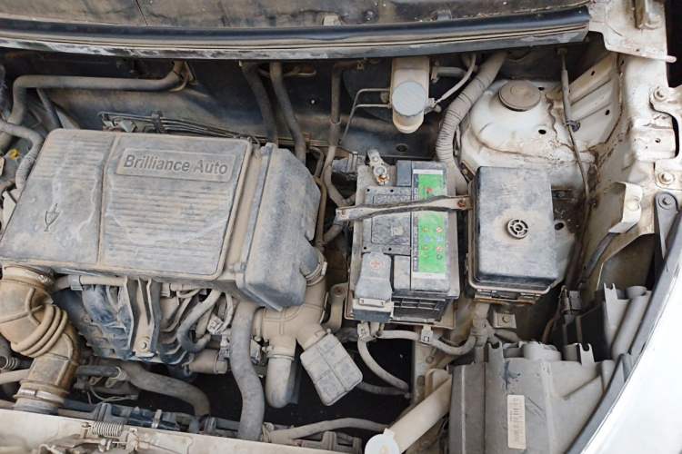Used Jinbei 750 2015 1.5L Comfort Model Engine Bay Left