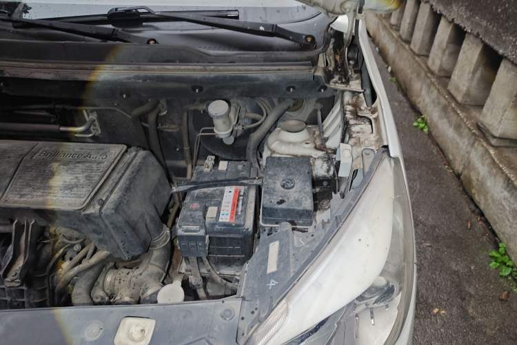 Used Jinbei 750 2015 1.5L Comfort Model Engine Bay Left