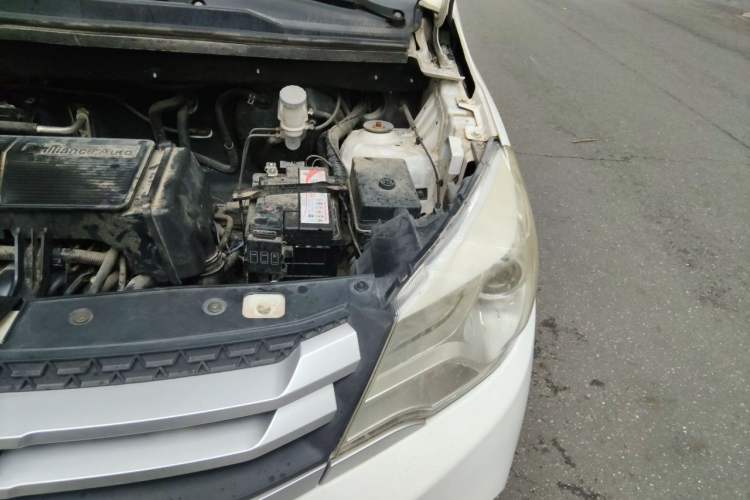 Used Jinbei 750 2015 1.5L Comfort Model Engine Bay Left