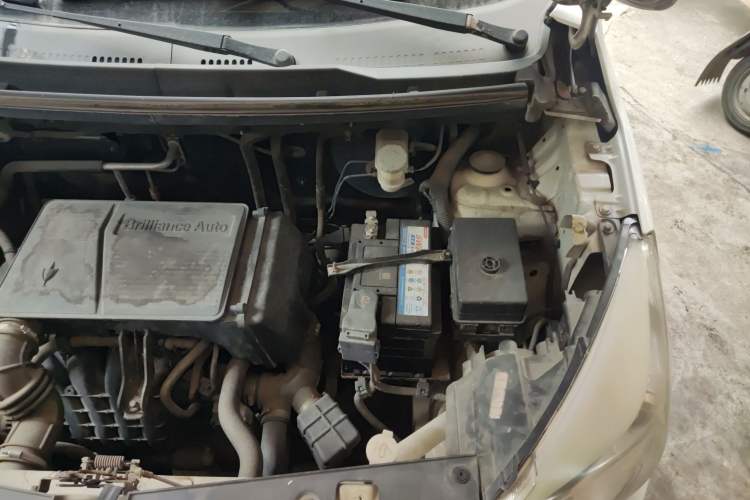 Used Jinbei 750 2015 1.5L Flagship Model Engine Bay Left
